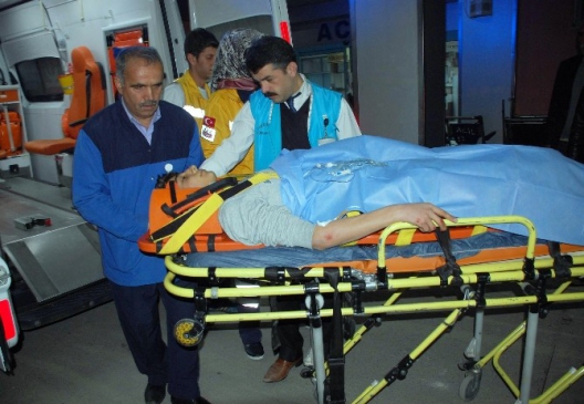 Motosiklet Yayaya Çarptı İki Yaralı