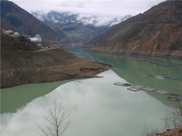 Kürtün Baraj Gölü'ne sürüklenen işçinin kaybolması
