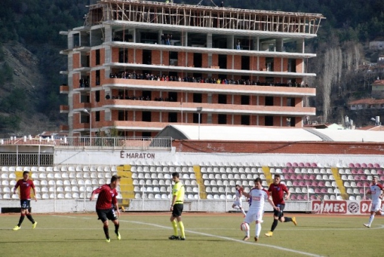 İnşaatı Tribüne Çevirdiler