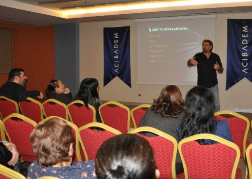 Acıbadem Adana'da Hastalara Stand-Up Gösterisi