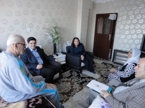 Pamukçu Hastaları Evlerinde Ziyaret Ediyor