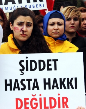 Sağlıkçılardan Şiddete Tepki Eylemi