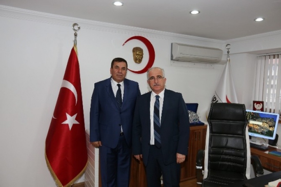 Vali Tuna Türk Kızılay'ı Eskişehir Şubesi'ni Ziyaret Etti