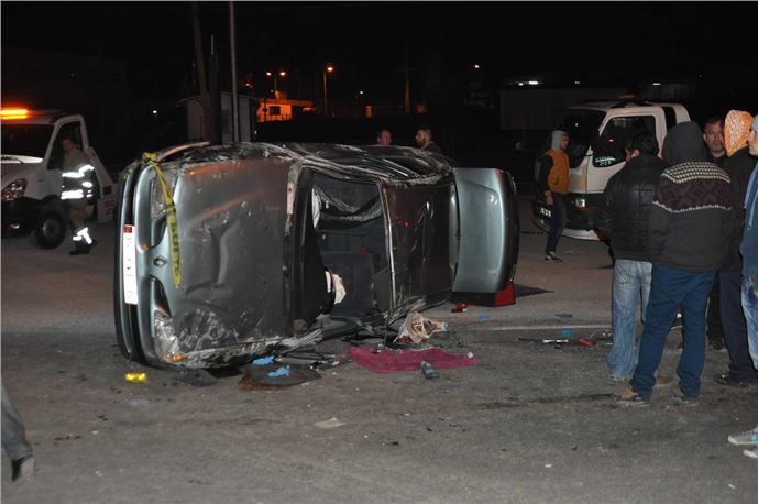 İzmir'de otomobil devrildi 1 ölü