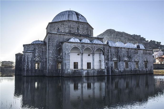 Arnavutluk'taki Osmanlı camisi sular altında