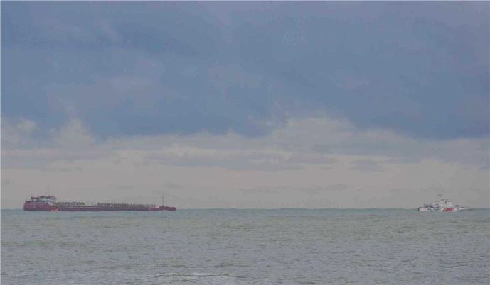 Yük gemisi Sinop açıklarında yan yattı