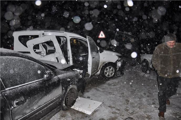 Amasya'da zincirleme trafik kazası 5 yaralı