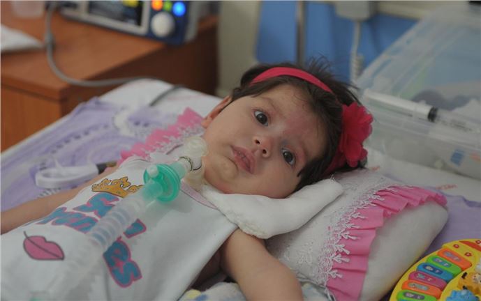 SMA hastası Fatma Gül'e, Vali Yavuz'dan destek ziyareti