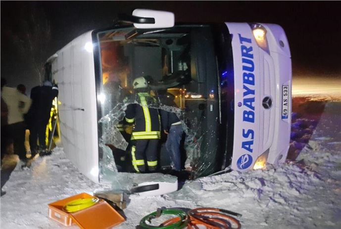 Konya'da yolcu otobüsü devrildi 25 yaralı