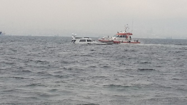 Sedef Adası Açıklarında Seyreden Yatta Yangın