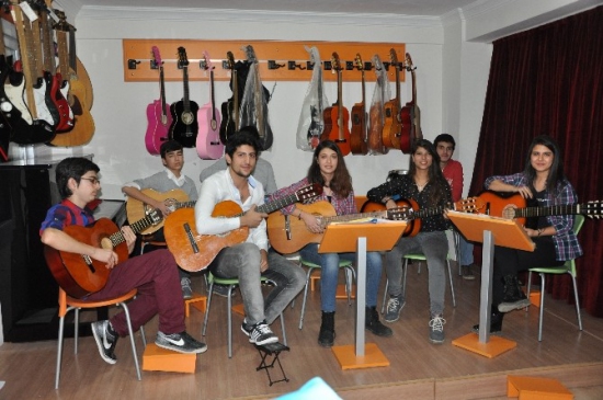 Amatör Gençlerden Gitar Resitali