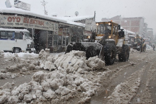İnegöl Yeniden Beyaza Büründü