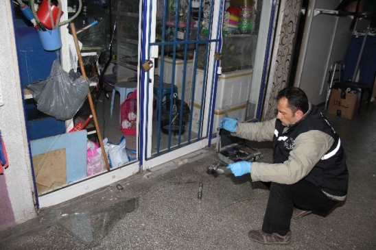 Hırsızlar Aynı Pasajda Yine Kuş Çaldı Hamsterları Öldürdü