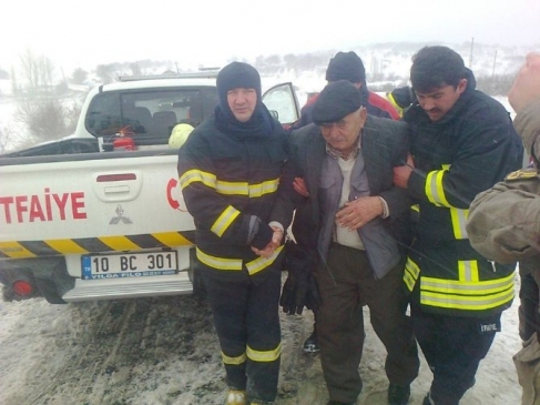 Kar Ve Fırtına Yolcu Otobüsünü Devirdi 4 Yaralı