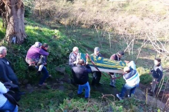 Köylülerin Yol Çilesi