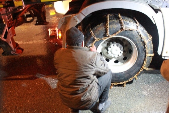 Yollar Buzlandı Sürücüler Yolda Kaldı