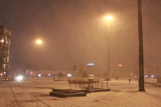 İstanbul'da Kar Gece Saatlerinde Etkisini Gösterdi