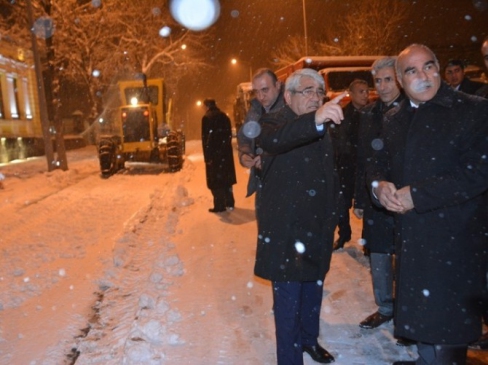 Başkan Karaçanta Kar Temizleme Çalışmalarını Yerinde İnceledi
