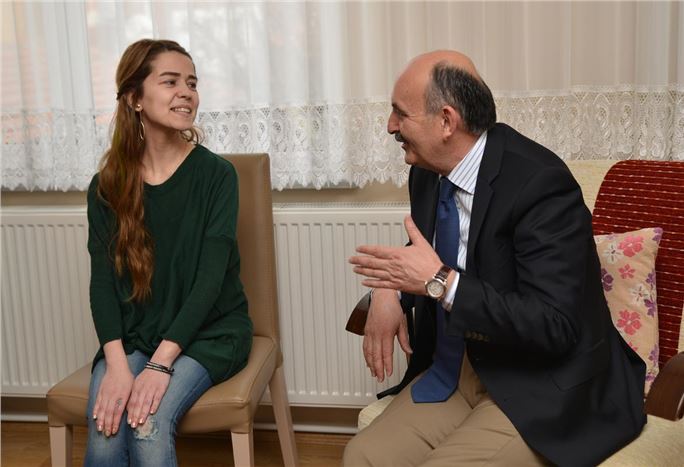 Sağlık Bakanı Dr. Mehmet Müezzinoğlu Refiye Yılmaz'ı evinde ziyaret etti