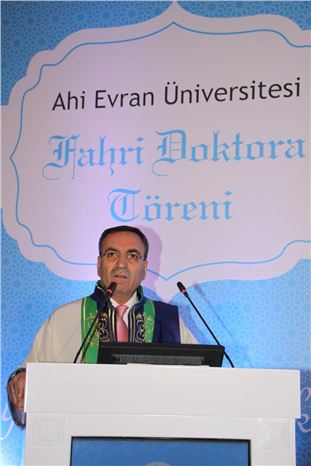 AEÜ'de Fahri Doktora Diploma Töreni