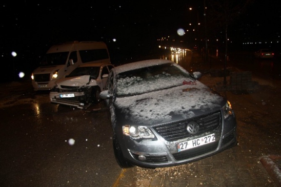 Kar Yağışı Beraberinde Kazaları Getirdi