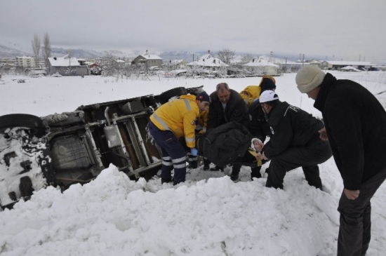 Seydişehir'de Kamyonet Devrildi 1 Yaralı