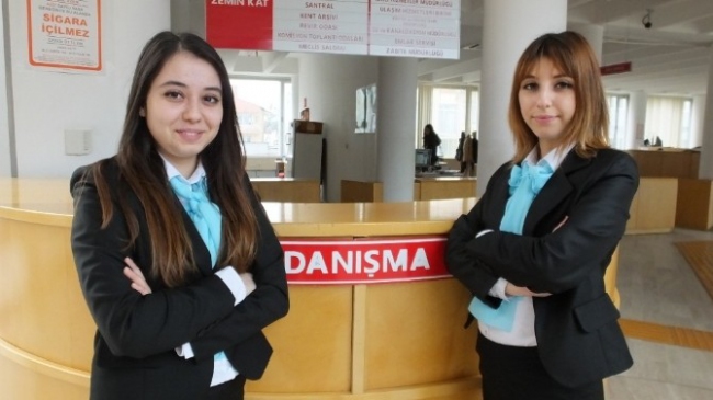 Burhaniye'de Merve Ve Yelda Beyaz Masanın Yeni Görevlileri Oldu