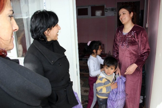 Kobanili Kadın Ve Çocuklara Yardım