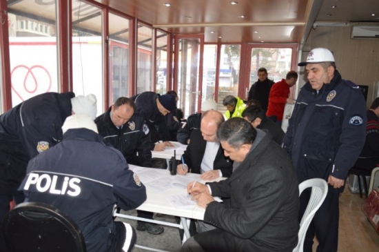 Polisler Kan Bağışladı