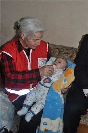 Suriyeli sığınmacılara gıda ve giyim yardımı