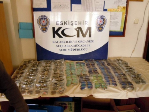 Eskişehir Polisi Kaçak Gözlük Ve Akaryakıta Geçit Vermedi