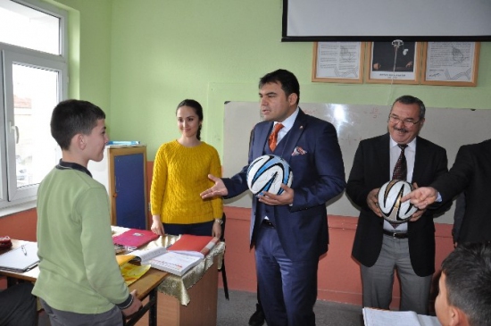 Ticaret Ve Sanayi Oadası'ndan Okullara Spor Malzemesi Desteği