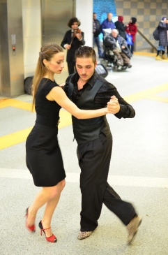 Metro İstasyonunda Sevgililer Günü Tangosu