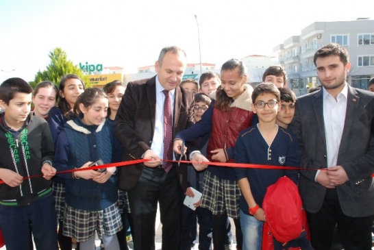 Didim'de Özel Eğitim Merkezi Öğrencilerinin Ebru Eserleri Sergilendi