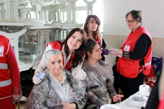 Türk Kızılayı 14 Şubat'ta Köylü Güzellerine Güzellik Kattı