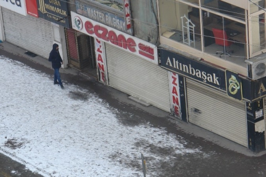 Yüksekova'da Kepenkler Açılmadı