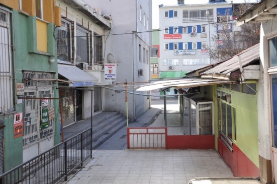 Tunceli'de Kepenkler Kapalı