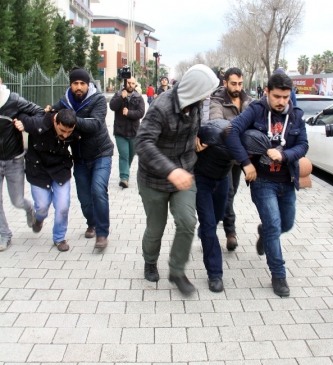 Emniyet Önünde Berkin Elvan Eylemine Polis Müdahalesi