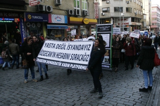 Trabzon'da Kadınlar Özgecan İçin Yürüdü