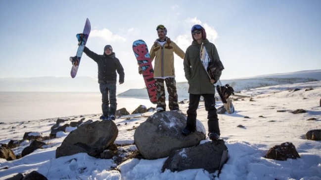 5 Yıldızlı Otelin Çatısından Snowboard İle Atladılar