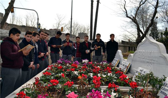 Erbakan mezarı başında anıldı