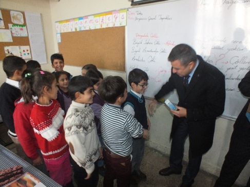 Malazgirt'te Okul Sütü Dağıtımı