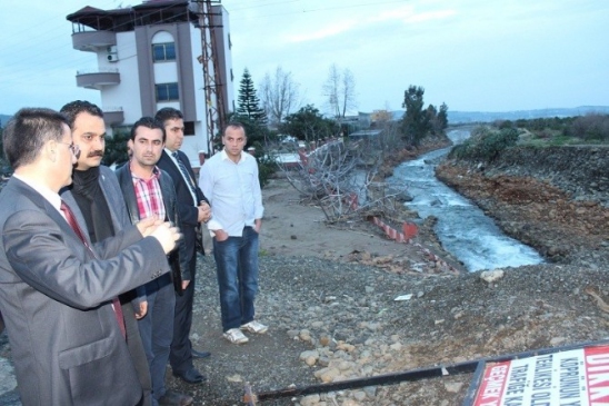 Vali Topaca Arsuz'daki Sel Bölgesini İnceledi