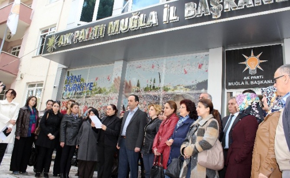 Ak Kadınlar Özgecan Cinayetini Kınadı