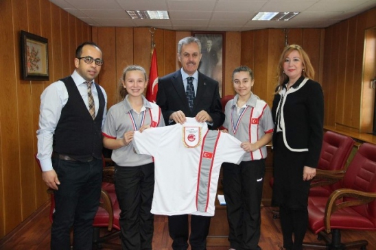 Başarılı Öğrenciler Altınla Ödüllendirildi