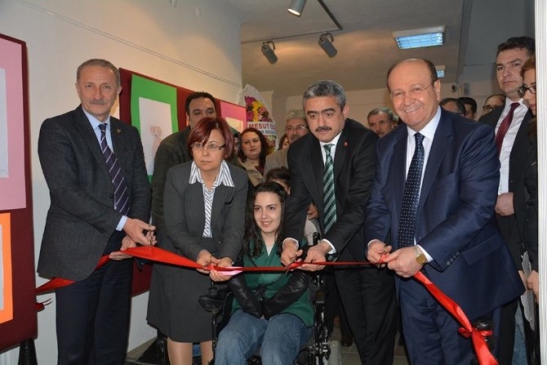 Ayaklarıyla Resim Yapan Rabia'nın Tek İsteği Gerçek Oldu