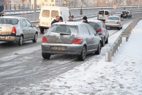 Sinop'ta Yağan Kar Trafik Kazalarını Beraberinde Getirdi