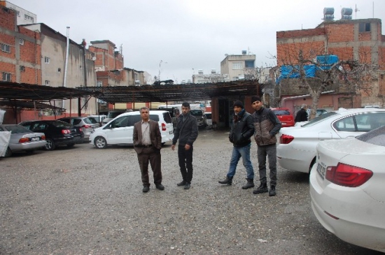 Sokak Ve Kaldırımlar Doldu Otoparklar Boşaldı