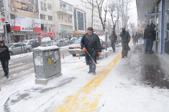 Kaldırımlarda Buzlanmaya Karşı Solüsyon