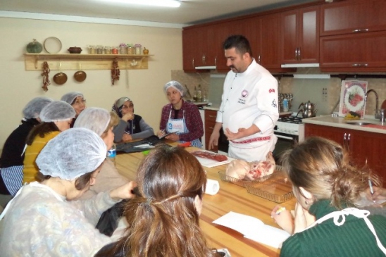 Esmek'in Et Yemekleri Kursu Tamamlandı